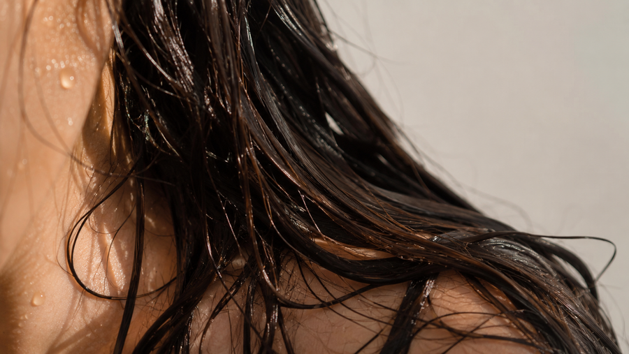 Cabelo elástico e quebradiço: o erro que faz você tratar há meses sem resultado